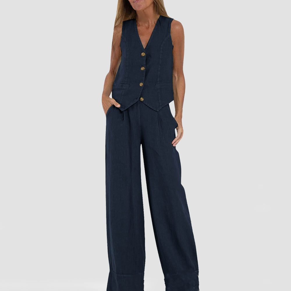 Somerbaadjie pas by 'n V-nek-ondermoulose top en los reguit broek
