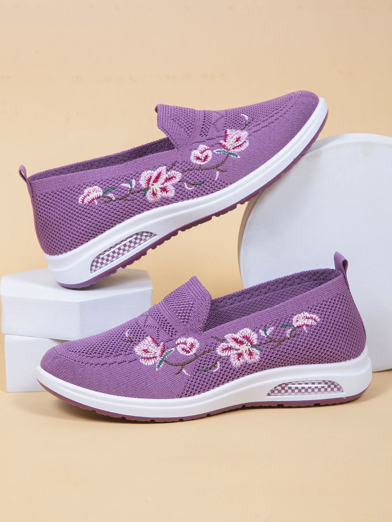 Women's Breathable Embroidery Soft Sole Shoes