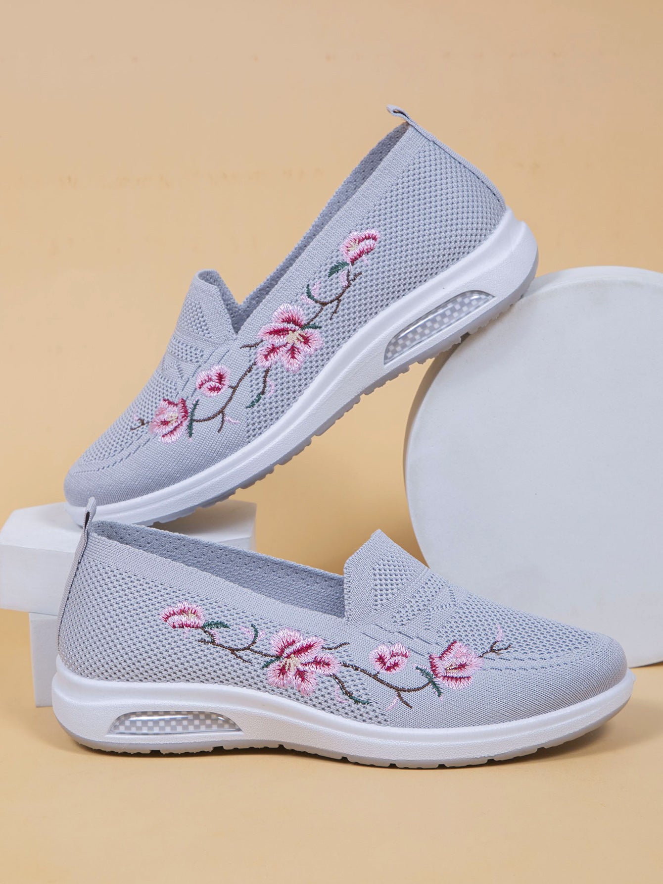 Women's Breathable Embroidery Soft Sole Shoes
